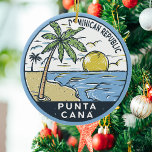 Vintage van Punta Cana (Dominicaanse Republiek) Keramisch Ornament<br><div class="desc">Punta Cana vector art design. Het gebied Bávaro en Punta Cana vormen samen de zogenaamde La Costa del Coco,  of de Coconut Coast,  een gebied van lavish,  allesomvattende resorts.</div>