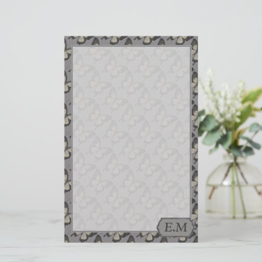 Vintage Violet Butterfly Pattern Personalised Briefpapier (Staand voorkant)