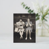 Vintage Vrienden Die Samen Lachen Briefkaart (Staand voorkant)