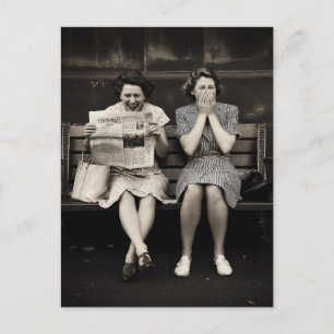 Vintage Vrienden Die Samen Lachen Briefkaart