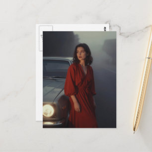 Vintage vrouw in het rood briefkaart
