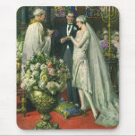 Vintage Wedding, Bride en Groom met Menorah Muismat<br><div class="desc">Vintage illustratie liefde en romance bruiloft ceremonie afbeelding met een paar dat getrouwd is in een mooie synagoge met gekleurde glazen ramen,  bloemen en een zeven tak menorah. De bruid draagt een lange witte trouwjurk en de bruidegom is knap in zijn tuxedo.</div>