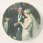 Vintage Wedding, Bride en Groom met Menorah Zandsteen Onderzetter<br><div class="desc">Vintage illustratie liefde en romance bruiloft ceremonie afbeelding met een paar dat getrouwd is in een mooie synagoge met gekleurde glazen ramen,  bloemen en een zeven tak menorah. De bruid draagt een lange witte trouwjurk en de bruidegom is knap in zijn tuxedo.</div>