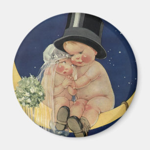 Vintage Wedding, Cute Bride en Groom on a Moon Magneet