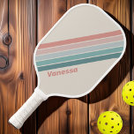 Vintage Zachte Zee Schelp Gestreept met Naam Pickleball Paddle<br><div class="desc">De Vintage Soft Sea Shell Gestreepte Pickleball Paddle met naam biedt een serene en elegante design, met zachte strepen die de kalmerende kleuren van zandstranden en zachte schelpen oproepen. Perfect voor spelers die stijl willen combineren met een vleugje kustcharme, brengt deze paddle een ontspannen sfeer naar het veld. Met de...</div>