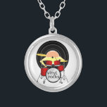 Vinyl muziek drums zilver vergulden ketting<br><div class="desc">Een grappige cartoon illustratie voor mensen die houden van het geluid van vinyl op een draaitafel. Dit muziekthema ontwerp zou ook geweldig zijn voor drummers. Een cartoon van een plaat die op de drums speelt.</div>
