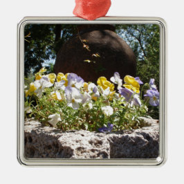 Violas In Een Stenen Bak. Metalen Ornament