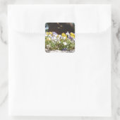 Violas In Een Stenen Bak. Vierkante Sticker (Tas)