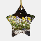 Violas in een stenen trog. keramisch ornament (Rechts)