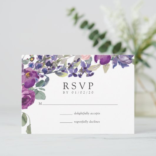 Violet and Plum Floral Wedding RSVP (Staand voorkant)