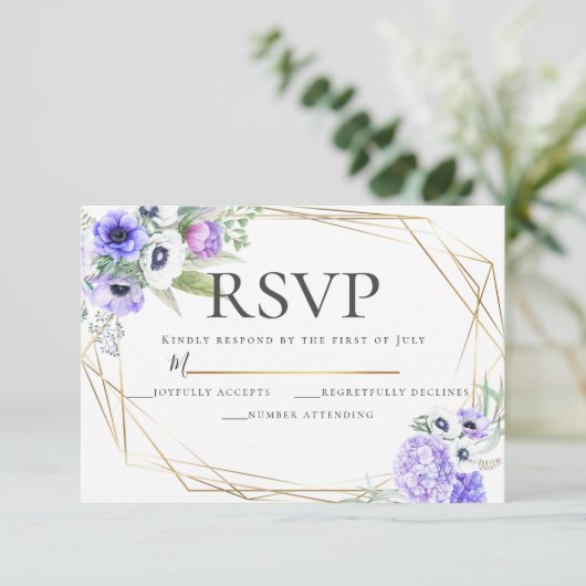 Violet Anemone Floral Wedding RSVP Kaart (Staand voorkant)