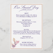 Violet Bloemen Elegante witte bruiloft Folie Uitnodiging (Achterkant)