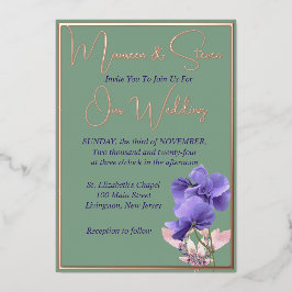 Violet bloemen op groene bruiloft folie uitnodiging