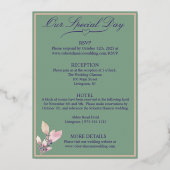 Violet Bloemen op Groene & Witte Bruiloft Folie Uitnodiging (Achterkant)