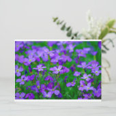 Violet bloemen uitnodiging (Staand voorkant)