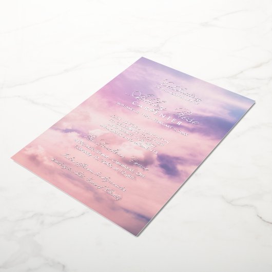 Violet Clouds Celebration of Life Memorial Silver Folie Uitnodiging (Gedraaid)