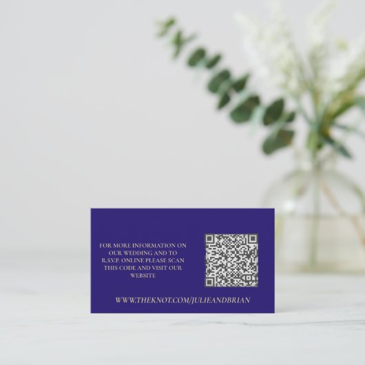 Violet en Goud Patroon Foto Bruiloft RSVP QR Code Informatiekaartje (Staand voorkant)