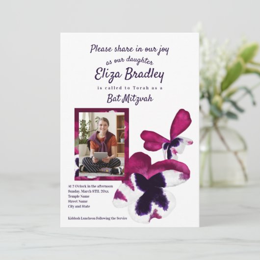 Violet en Paarse Pansies Bat Mitzvah Kaart (Staand voorkant)