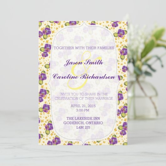 Violet en tiny Yellow Floral Wedding Kaart (Staand voorkant)
