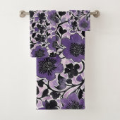 Violet Floral Pattern Bad Handdoek (Insitu)