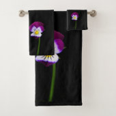 Violet Flower btcnm Bad Handdoek (Insitu)