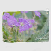 Violet Geranium Wildflower Foto met Jouw naam Golfhanddoek (Horizontaal)