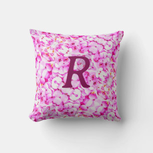 Violet Hydrangia tegen donkere achtergrond Kussen