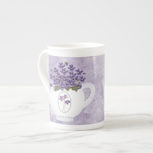 Violet in Mok met theepot-China (Links)