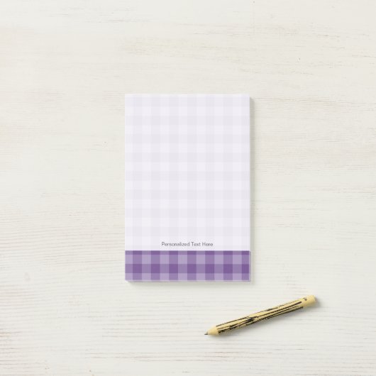 Violet ingecheckte achtergrond post-it® notes (Op bureau)