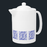 VIOLET KELTISCHE KNOOP Porseleinen theepot<br><div class="desc">Het ontwerp op deze VIOLET CELTIC KNOT porseleinen theepot is een originele gekleurde potloodtekening van zacht wazig blauw violet wol roving garen wond in een Keltische knoop. * Overeenkomende producten zijn verkrijgbaar in de categorie CELTIC KNOTS van mijn winkel. ** Als u dit ontwerp naar een ander producttype, vorm of...</div>