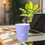 Violet lavender monogram initiaal naam latte mok<br><div class="desc">Een violette,  lavendere achtergrond. Personaliseer en voeg een naam en monogram brieven toe. Witte letters.</div>