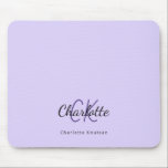 Violet lavender monogram initiaal naam muismat<br><div class="desc">Een kleurrijke chic violet,  lavender achtergrond. Pas uw voornaam,  monogram initialen,  letters en volledige naam aan en voeg deze toe.</div>