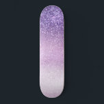 Violet Lila pastel Paars Triple Glitter Ombre Persoonlijk Skateboard<br><div class="desc">Dit meisjesontwerp is perfect voor het meisje. Het schildert faux met een dun drievoudig dun glitter ombre gradiënt van violet paars, lila paars, en pastel paars. Het is , modern, trendy en uniek. ***BELANGRIJKE NOTA VAN HET ONTWERP: Voor om het even welk verzoek van het douaneontwerp zoals passende productverzoeken, kleurenveranderingen,...</div>