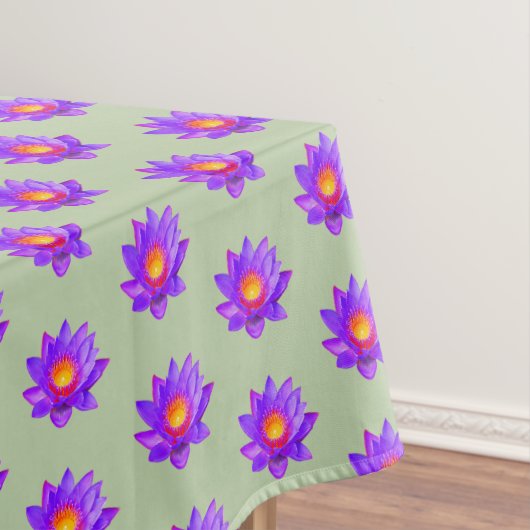 Violet Lotus Flowers op Laurel Green Tafelkleed (Voorbeeld)