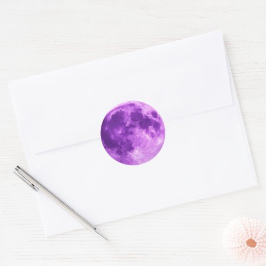 Violet Moon – Cosmic Minimalist Tee Ronde Sticker (Envelop)