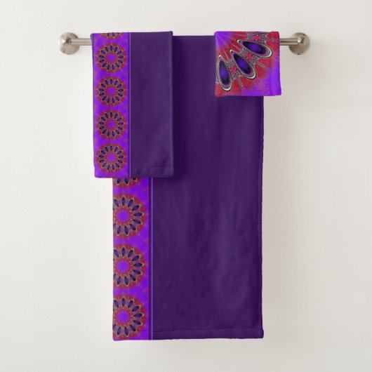 Violet, Paars en Cherry Red Modern Mandala Bad Handdoek (Insitu)