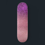 Violet Paars roze driestuksnep ombre gradiënt Persoonlijk Skateboard<br><div class="desc">Deze elegante, glamoureuze en chic print is perfect voor het trendy en stijlvolle meisje. Het is voorzien van een faux met een dun violet paars glitter in een roze roos in een roze bruine roze gradiënt ombre. Het is modern, , meisjes, uniek en cool. ***BELANGRIJKE NOTA VAN HET ONTWERP: Voor...</div>