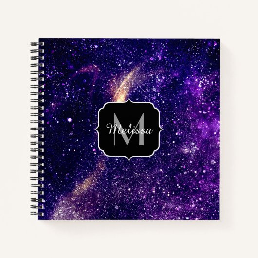 Violet paarse abstracte galaxy Custom Monogram Notitieboek (Voorkant)