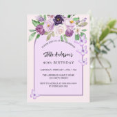 Violet paarse bloemen vlinders boog verjaardag kaart (Staand voorkant)