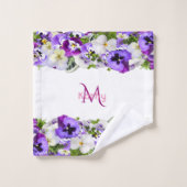 Violet paarse bloemen witte monogram bad handdoek (Wasdoekje)