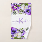 Violet paarse florals white monogram name script bad handdoek (Handdoek)