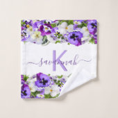 Violet paarse florals white monogram name script bad handdoek (Wasdoekje)