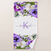 Violet paarse florals white monogram name script badhanddoek (Badhanddoek)