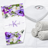Violet paarse florals white monogram name script handdoek