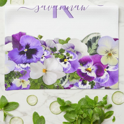 Violet paarse florals white monogram name script theedoek (Gevouwen)
