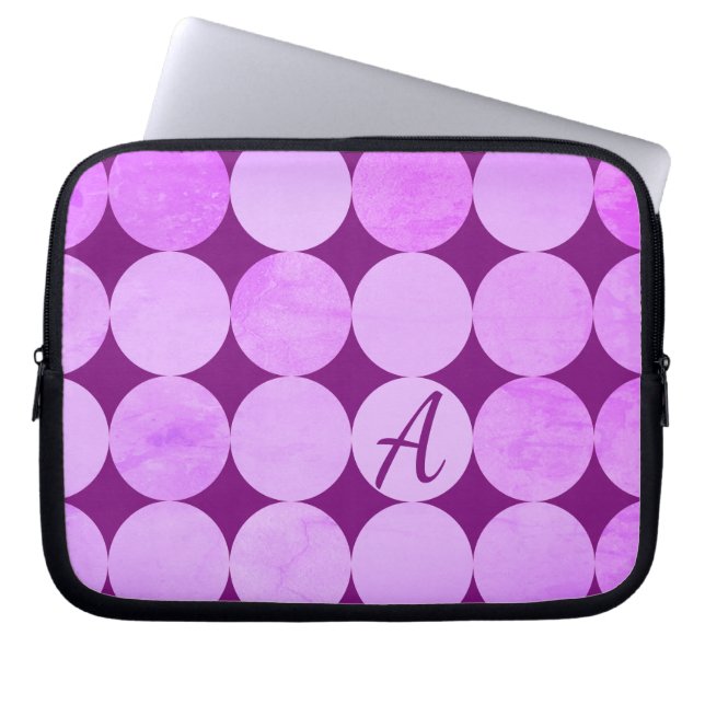 Violet, Paarse magenta & roze cirkels Monogram Laptop Sleeve (Voorkant)