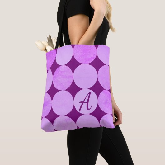 Violet, Paarse magenta & roze cirkels Monogram Tote Bag (Dichtbij)