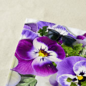 Violet paarse witte florale monogram naam strandlaken (In situ)