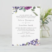 Violet-Plum Floral Wedding-uitnodiging Kaart (Staand voorkant)
