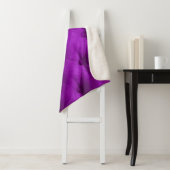 Violet purple velvet capitone textile background,  sherpa deken (In situ)